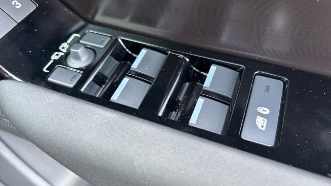 Land Rover Range Rover Velar 3.0 D300 MHEV Belgravia Edition Satin 5dr Auto Diesel Estate - Image 44